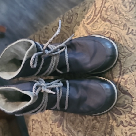 Women's size 9.5 Sorel Boots - Picture 2 of 7